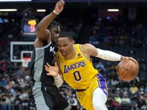 乐鱼网官网入口-湖人输球詹姆斯心态不乱 已经习惯逆境下背负压力