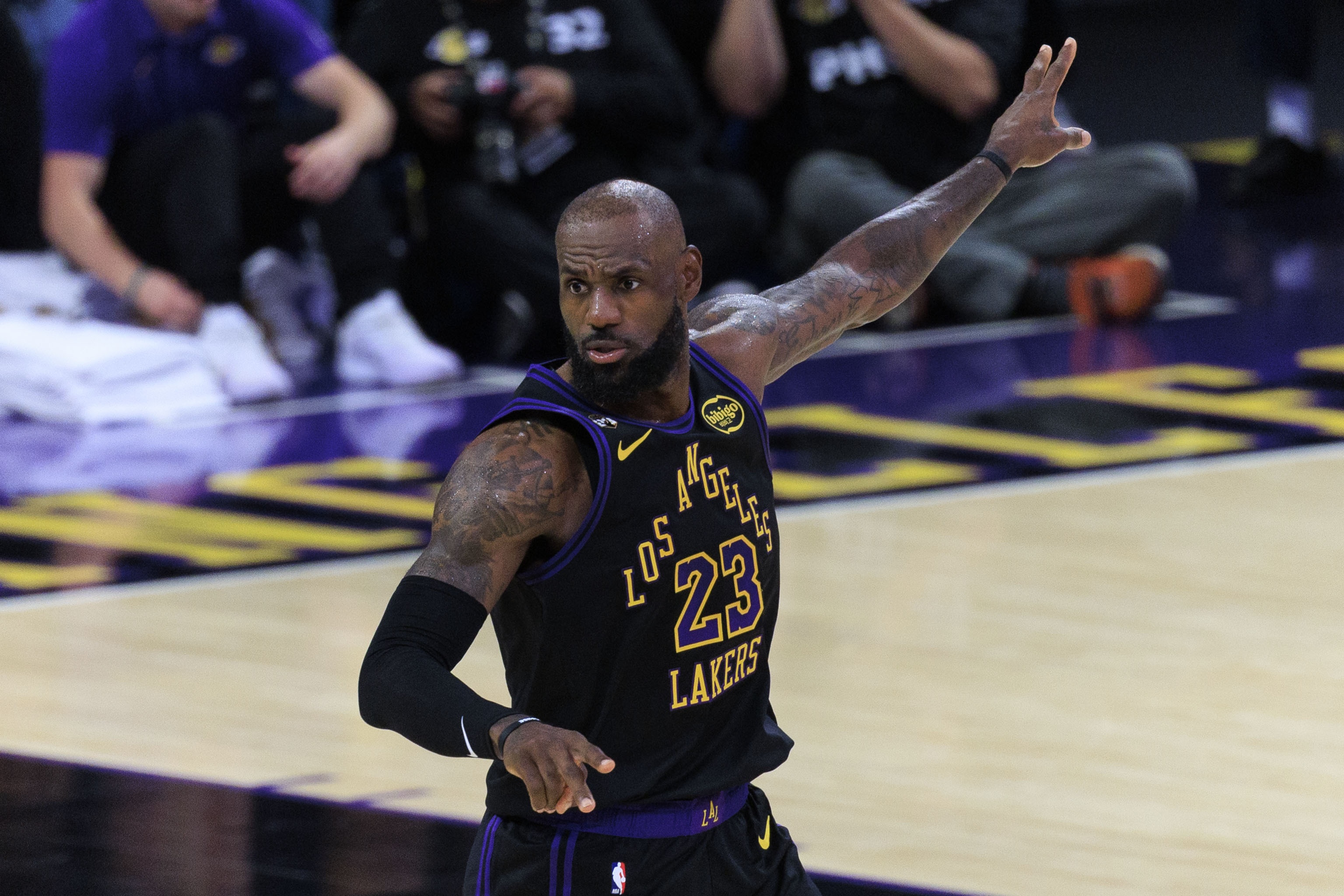 乐鱼官方-巴克利：收官阶段老詹文班轮休还行 其他人也不打这是不尊重比赛